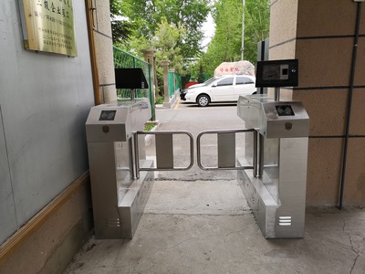 呼白酒业人脸指纹识别通道闸.jpg