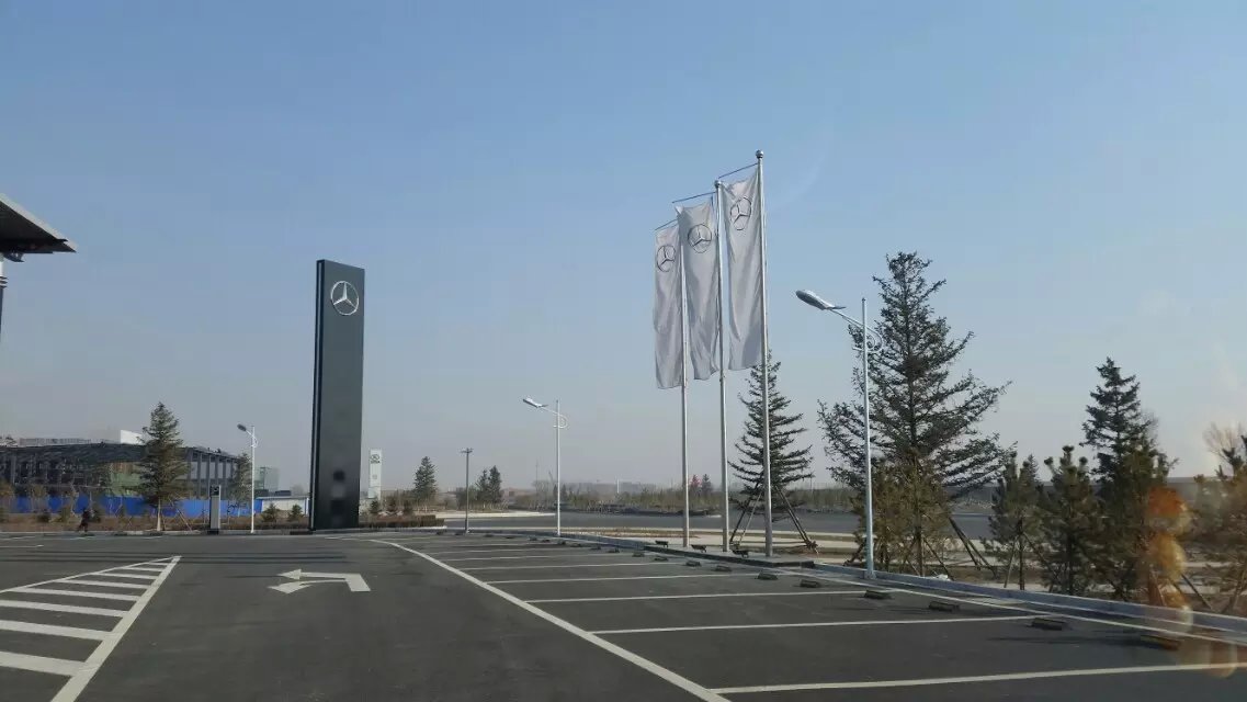 呼和浩特市奔驰4S店三根不锈钢锥形旗杆