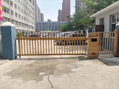 大型栅栏道闸案例.jpg